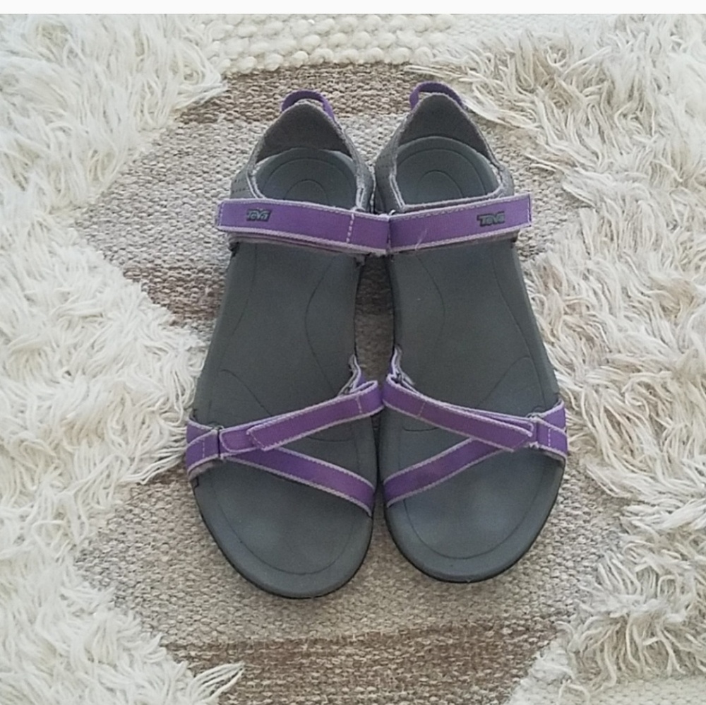 Tevas for @FancyFetch